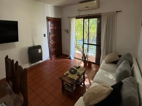 Departamento 3 ambientes al frente zona comercial