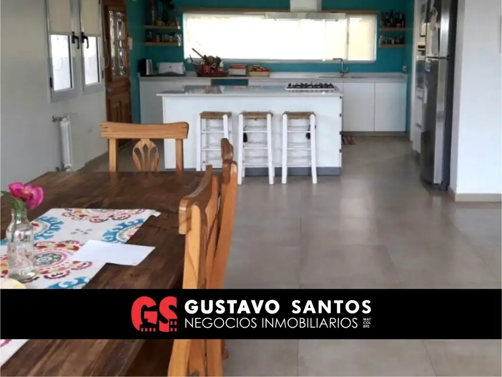 Casa - 200  m² Cubierta | 4 dormitorios | 5 años | 2 baños | 5 ambientes | 1 toilette