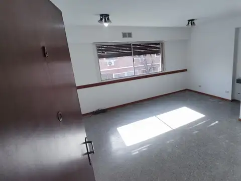 Emilio Mitre 800, Piso 1