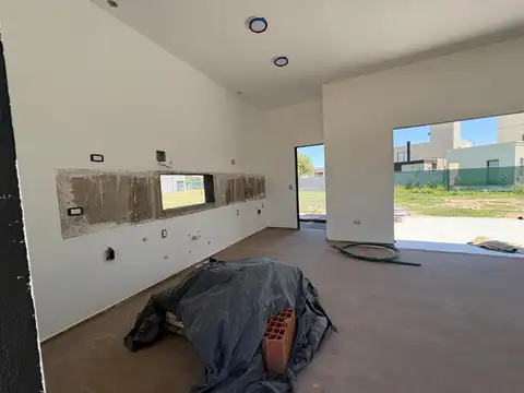 Casa 4 ambientes con 3 baños