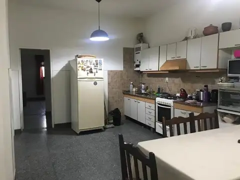 Casa en Venta con 3 cocheras