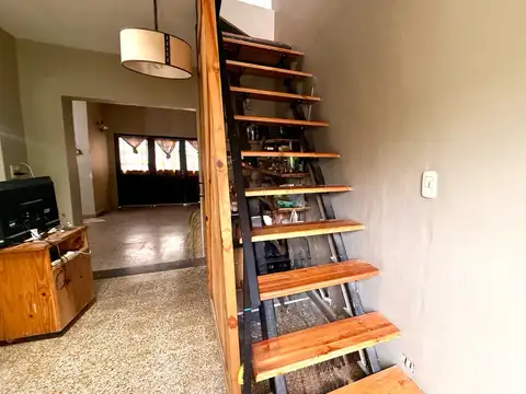 Casa 6 ambientes con 2 baños