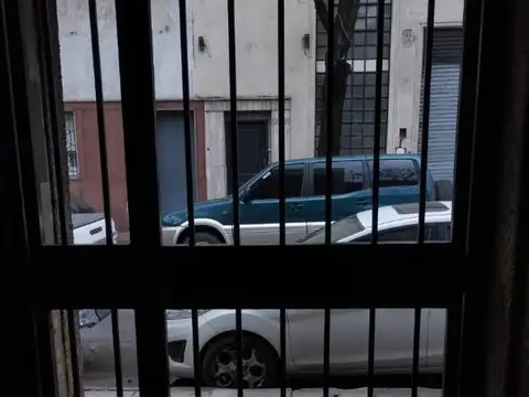 Ventura De La Vega 3700, Piso 1