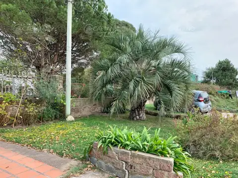 OPORTUNIDAD. Venta de casa a una cuadra de la Playa en buena zona de Balneario Buenos Aires