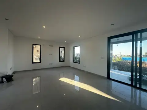 Casa en Venta en Pilar Del Este, USD 198.000