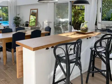 Casa de una planta con pileta en alquiler temporario en el Barrio Barbarita Tigre. Disponible primer