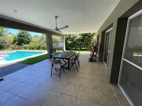 Venta Casa de 4 amb. en Campo Grande 200