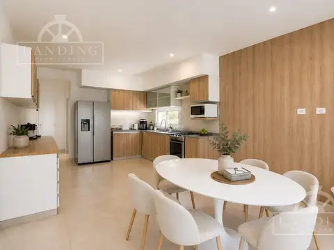 Casa en Venta con 3 cocheras
