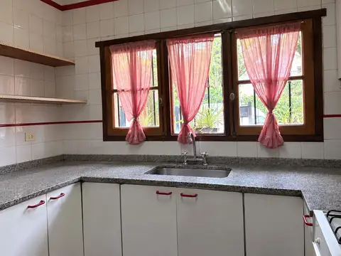 Casa 3 ambientes con 2 baños