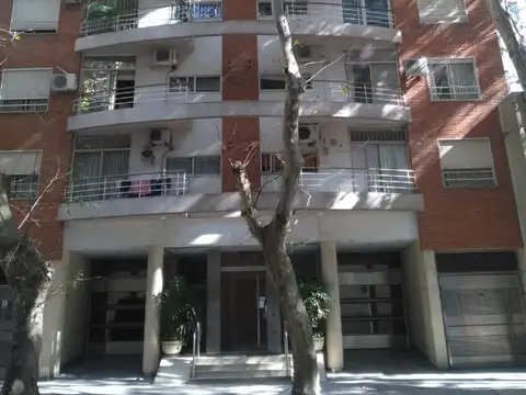 Cochera Fija en P.Baja, Semicubierta, en edificio Categoria