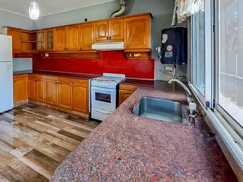 Casa en Venta con 2 cocheras