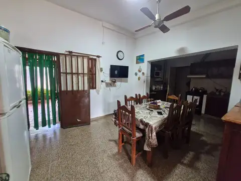 Casa 5 ambientes con 2 baños