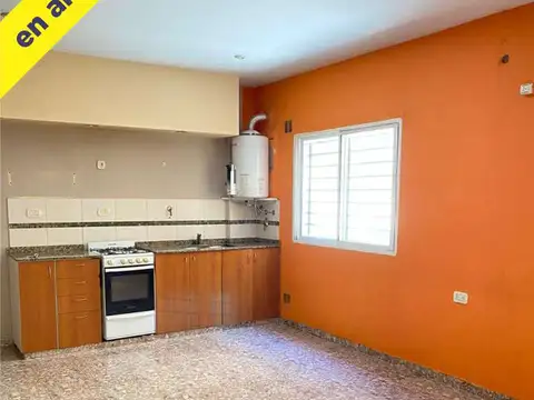 Av J D Peron 3800, Piso 1