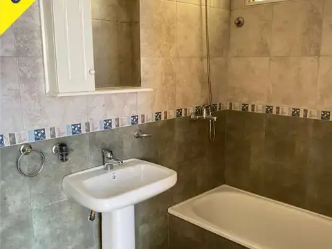 Departamento en Alquiler en Valentin Alsina, $ 700.000