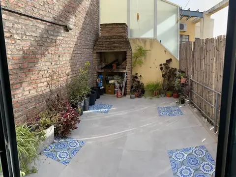 Loft con entrepiso con patio y parrilla propia, baño y toilette, amueblado y equipado, muy luminoso, bellissimo, muy moderno