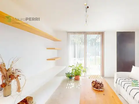 Casa en Alquiler con 2 cocheras