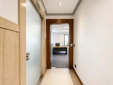 Oficina 6 ambientes con 2 baños