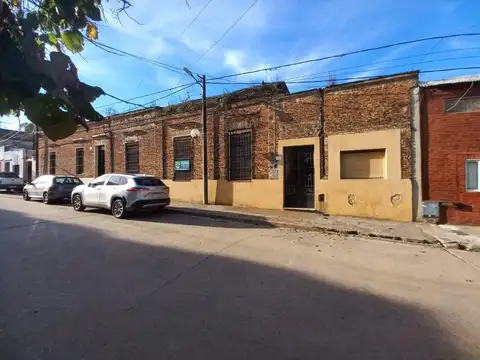 Casa 7 ambientes con 2 baños