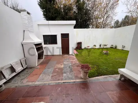 Casa en Venta 2 Dormitorios con jardín, Parrilla y Galpón al fondo - Apto Credito en San Vicente