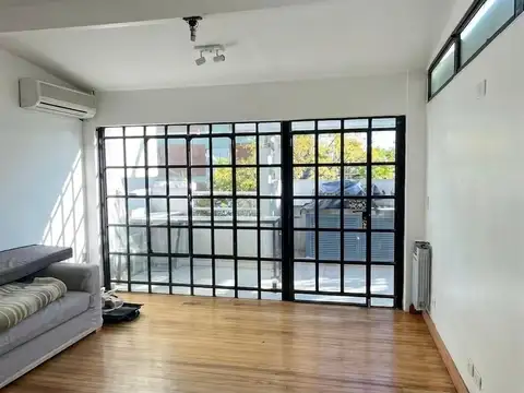 Departamento en Alquiler en Mart.-Vias/Libertador con terraza grande