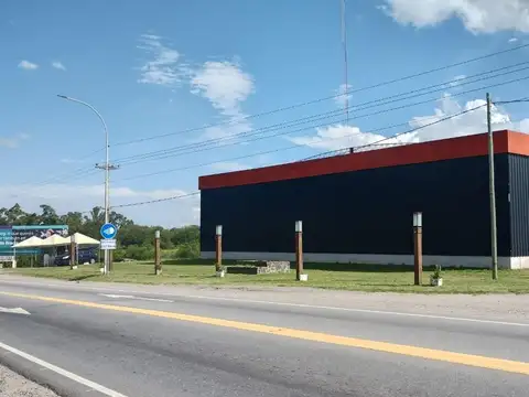 Venta Nave Comercial + Vivienda Falda del Carmen