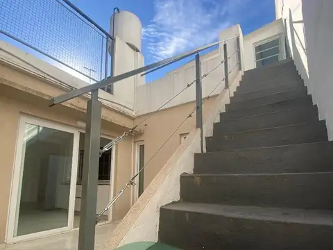 Depto Tipo Casa 4 ambientes con 2 baños