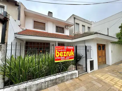 Casa 5 ambientes en venta, en Acassuso.
