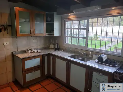 Casa 4 ambientes con 2 baños