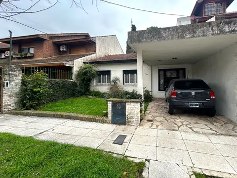 Martínez: Hermosa Casa de 3 Ambientes en Una Sola Planta con Jardín