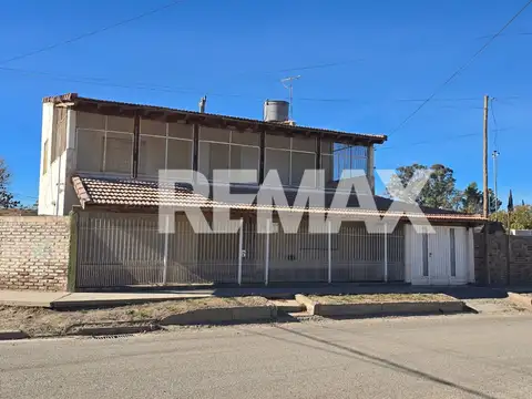 CASA EN VENTA DE 2 DORMI EN ESQUINA FERNÁNDEZ ORO