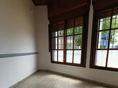 Depto Tipo Casa 8 ambientes con 2 baños