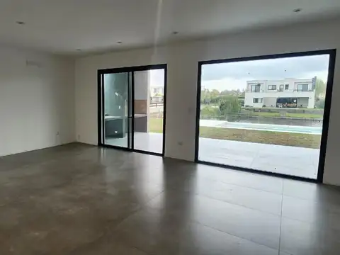 Casa 6 ambientes con 2 baños
