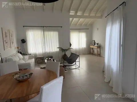 Casa en Venta con 3 cocheras