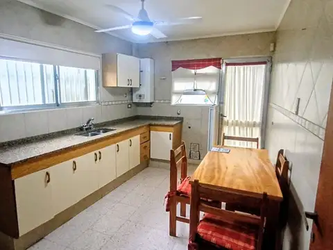 Depto Tipo Casa 6 ambientes con 1 baño