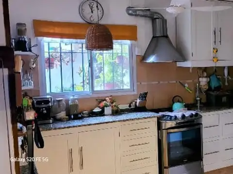 Casa 5 ambientes con 3 baños