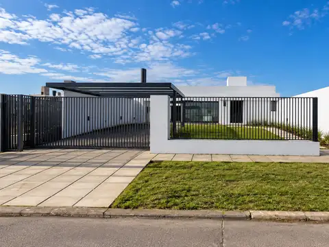 Casa de 3 dormitorios en Pampas de Mantiales a estrenar