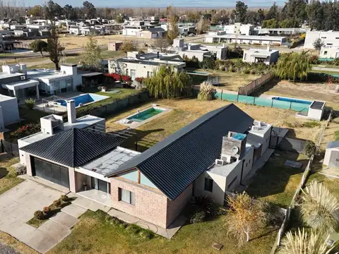 Casa en Venta con 1 cochera