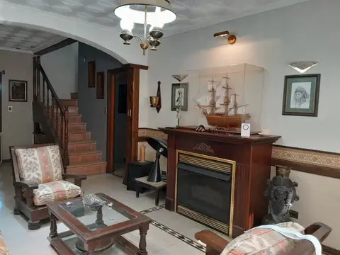 Casa en Venta con 2 cocheras
