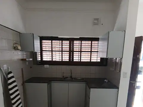 Depto Tipo Casa en Venta en Versalles, USD 185.000