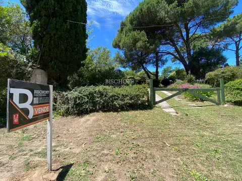 CASA DE 2 AMBIENTES CON ESTACIONAMIENTO SEMICUBIERTO