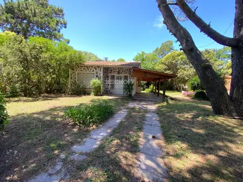 CASA DE 2 AMBIENTES CON ESTACIONAMIENTO SEMICUBIERTO