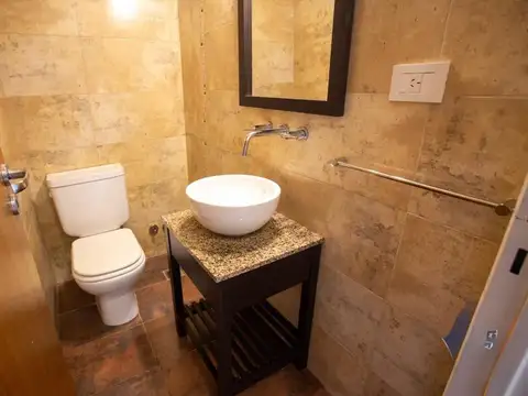 Casa 2 ambientes con 2 baños