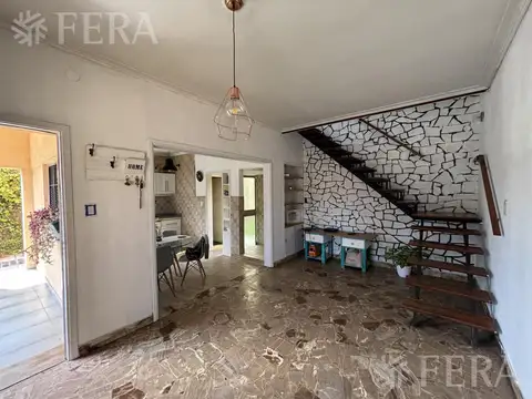 Casa en Alquiler en Bernal, $ 1.200.000