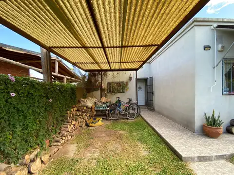 Casa 4 ambientes con 2 baños