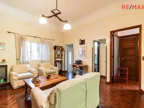 VENTA CASA 5 AMB C/PILETA Y COCH. CABALLITO NORTE