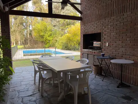 Casa 5 ambientes con 3 baños