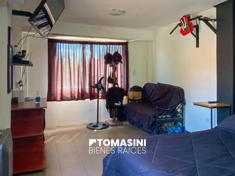 CASA DE 2 AMBIENTES CON PARQUE