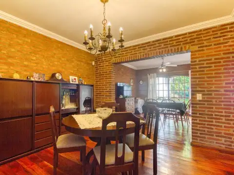 Casa en Venta con 2 cocheras