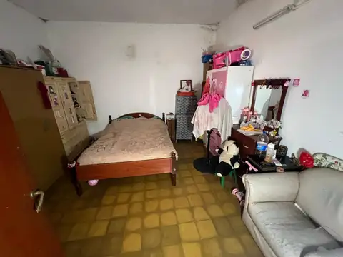 Casa 7 ambientes con 2 baños