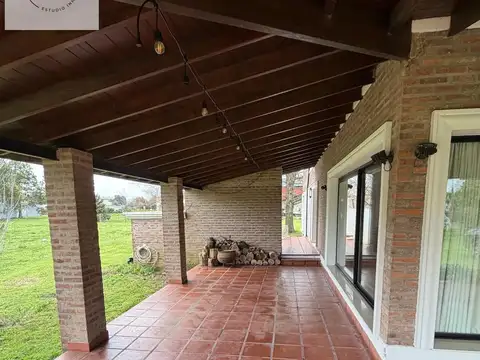 Casa en Venta con 2 cocheras